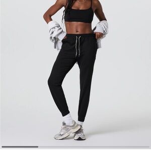 Vuori Performance Jogger- Long Black Heather